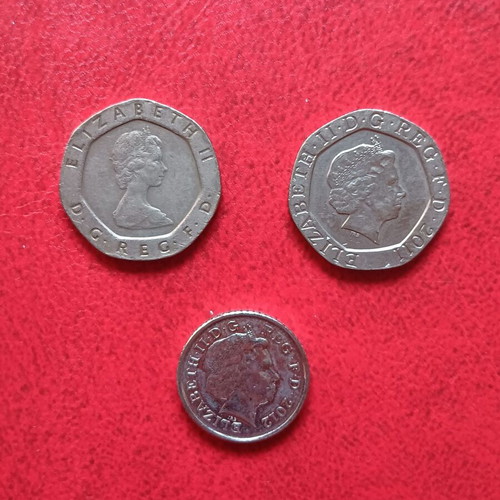 Lot 3 coins of the British Commonwealth