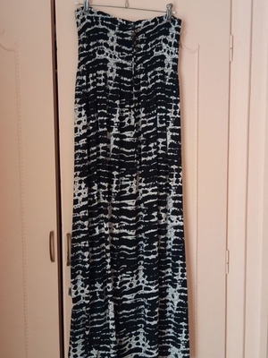Strapless long dress like new, black and white, sizes XL to 3XL