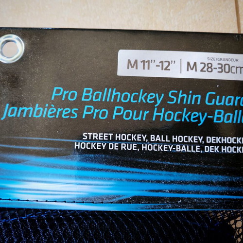 Bauer protective gear for knees and shins like new, Medium 28-30cm