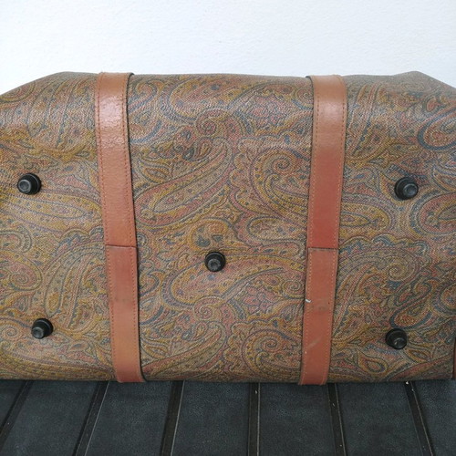 Brown travel sack used with leather details