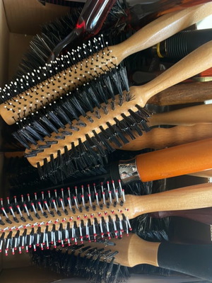 Hair brushes new, pack of 15 pieces in various sizes