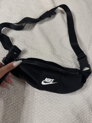 Nike crossbody banana bag like new, black