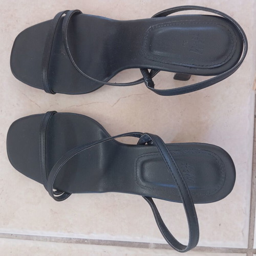 H&M black sandals size 36 like new