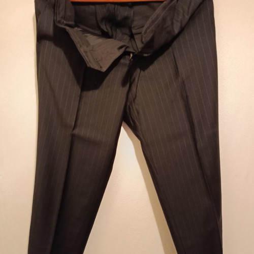Glow Collection men's suit like new, 100% wool, size 48, dark charcoal