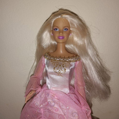 Barbie Princess Palace 2003 like new with original dress and shoes