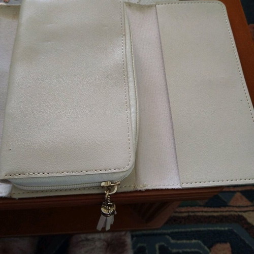 Large women's wallet like new, beige