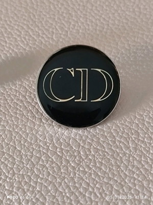 Dior unisex pin like new, black