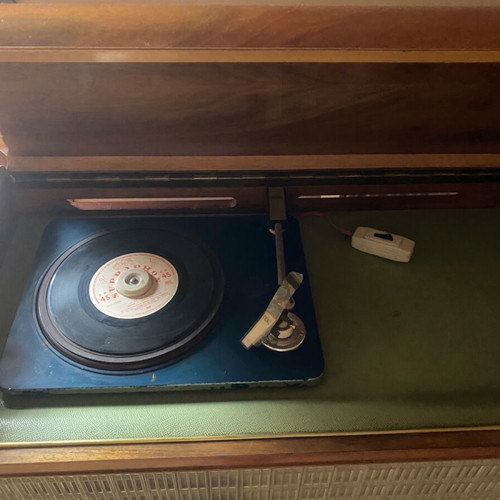 Slavic radio used with 45 rpm turntable