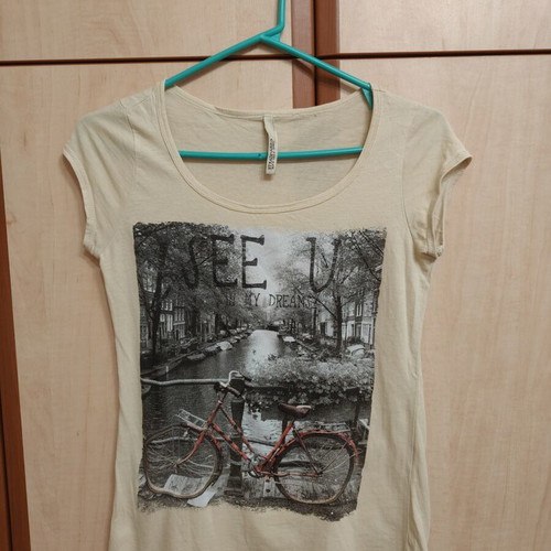 Stradivarius women's T-shirt beige medium like new