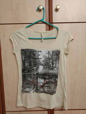 Stradivarius women's T-shirt beige medium like new