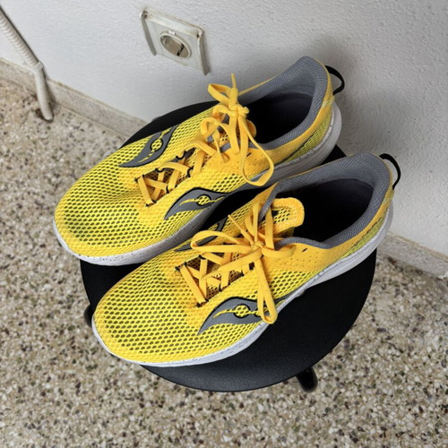 Saucony Kinvara 14 running shoes like new, men's size 44, gray and yellow