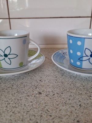 Set of two small coffee cups like new