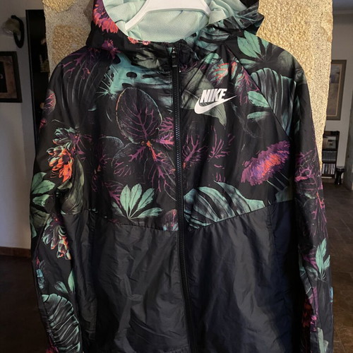 Nike floral windbreaker jacket with hood for girls, new
