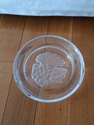 Emanuel Ungaro vintage crystal ashtray with grape carving