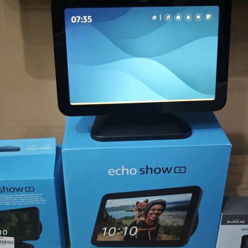 Amazon Echo Show 8 Gen 3 σχεδόν αχρησιμοποίητο με βάση