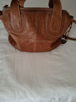 Keys leather shoulder bag brown like new, made in Italy