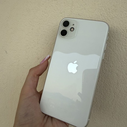 Apple iPhone 11 64GB White smartphone