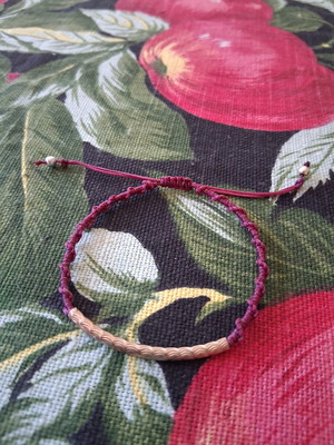 Macrame bracelet like new with bronze-colored metal decoration, adjustable size