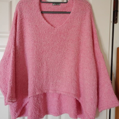 Pink sweater one size used in very good condition