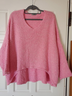 Pink sweater one size used in very good condition