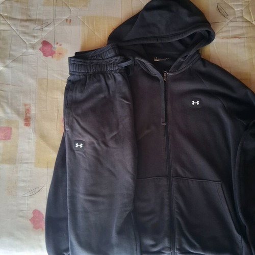 Under Armour set like new, size L, black and white
