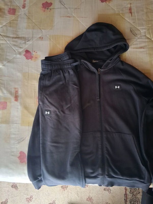 Under Armour set like new, size L, black and white