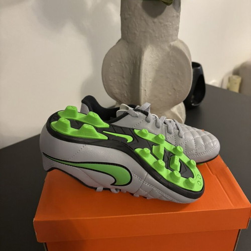 Nike Kids' Soccer Shoes size 28.5 new, gray