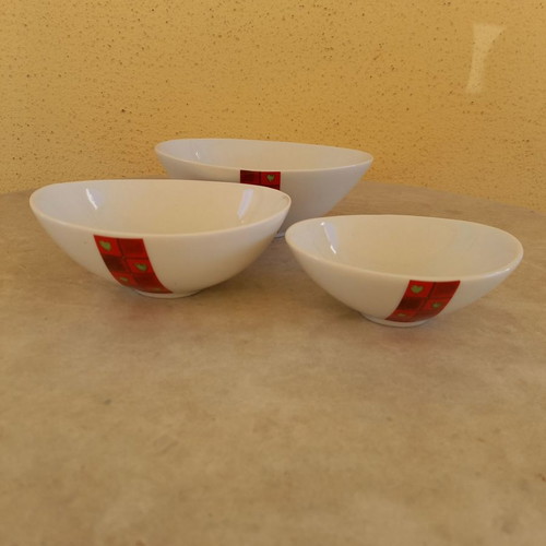 Set of three oval serving bowls used