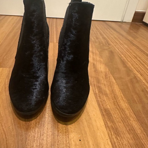 Black ankle boots like new, size 38