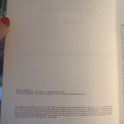 Le costume médiéval book like new, French edition