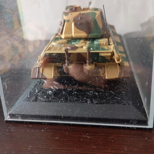 Tiger II Tank Model 1:72 scale DeAgostini like new