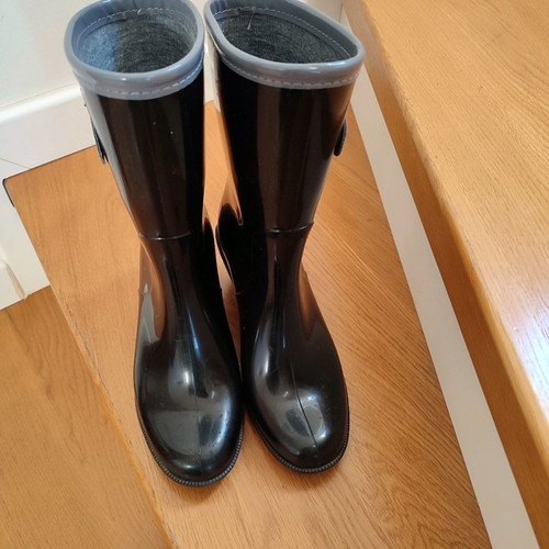 Galotses size 37 used, black with grey details and low heel