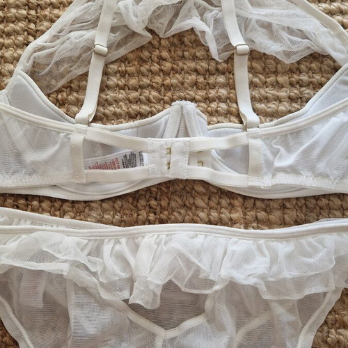 Blubella lingerie set new, white, includes black panty gift