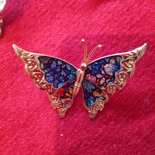 Vintage butterfly brooches like new, colorful