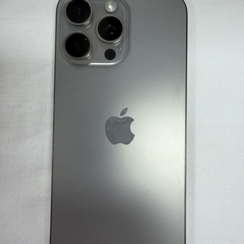 iPhone 15 Pro Max like new, silver, 256GB, 20+ MP camera