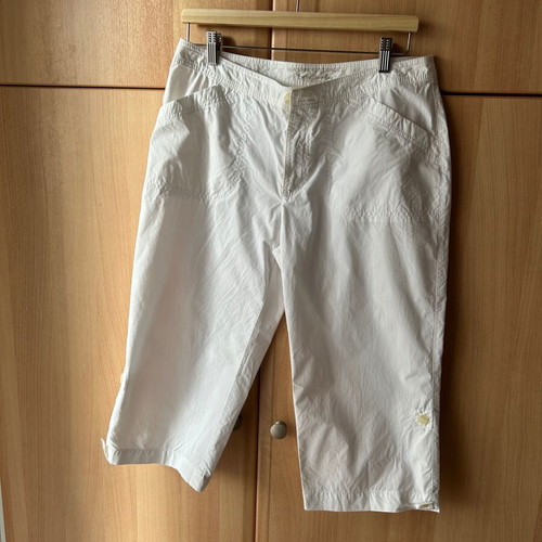 Betty Barclay Capri pants white like new, size 40-XL