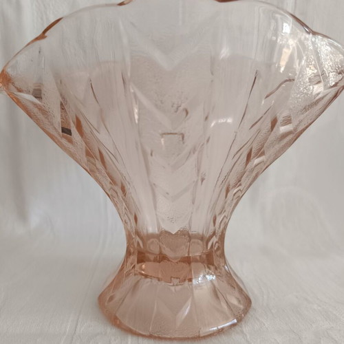 Vintage Rosaline pink pressed glass vase Art Déco like new