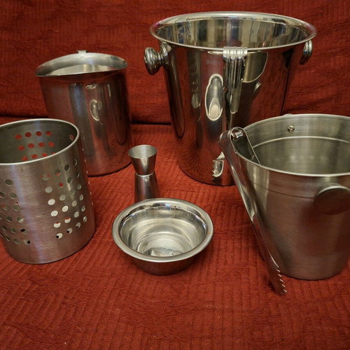 Bar accessories set like new