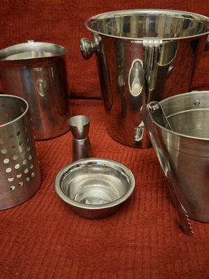 Bar accessories set like new