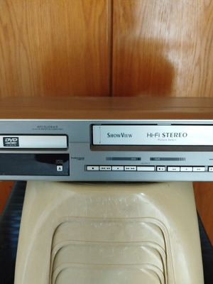 Hitachi видео DVD плейър, напълно функционален