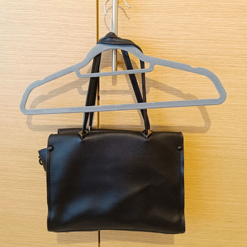 Axel shoulder bag black like new with 3 compartments