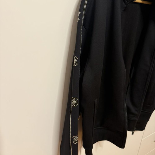 Guess women's black zip-up sweatshirt size L like new
