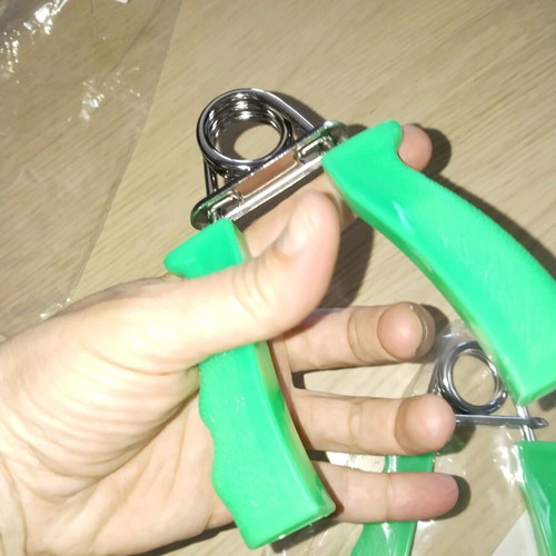 Hand Strengtheners new, set of 2, green color