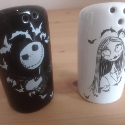 Nightmare Before Christmas salt and pepper shaker set like new, decorative