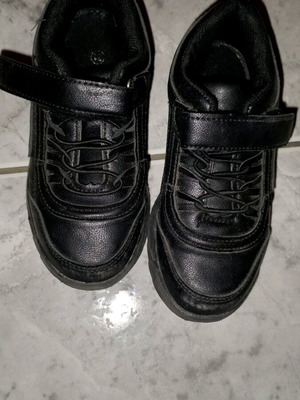 Children's waterproof athletic shoes size 31 like new, black