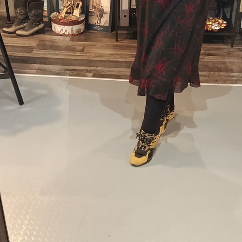 Vintage midi skirt XXXL like new, black with red print