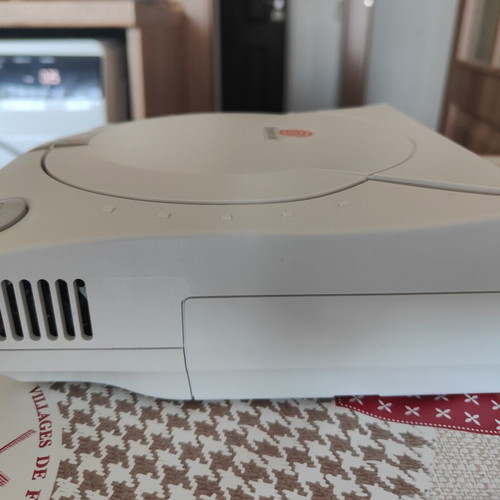 Sega Dreamcast console like new with 22 games and accessories