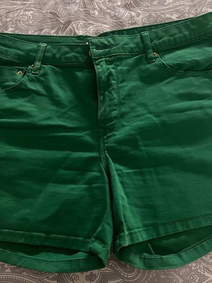 Stradivarius green shorts like new