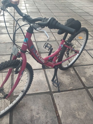 Mountain Bike 24 Inch Red Like New, Kids 8-11 Years