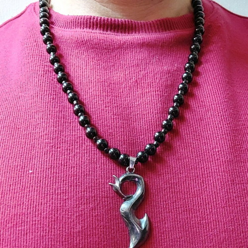 Hey Matau necklace new, Maori symbol with metal pendant and resin beads